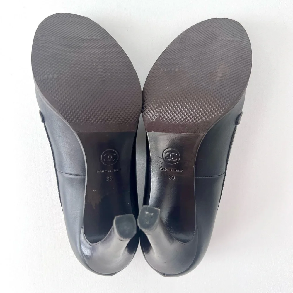 CHANEL || Dark Brown High Heel Loafer Pumps CC Logo Buckle Size EU 39